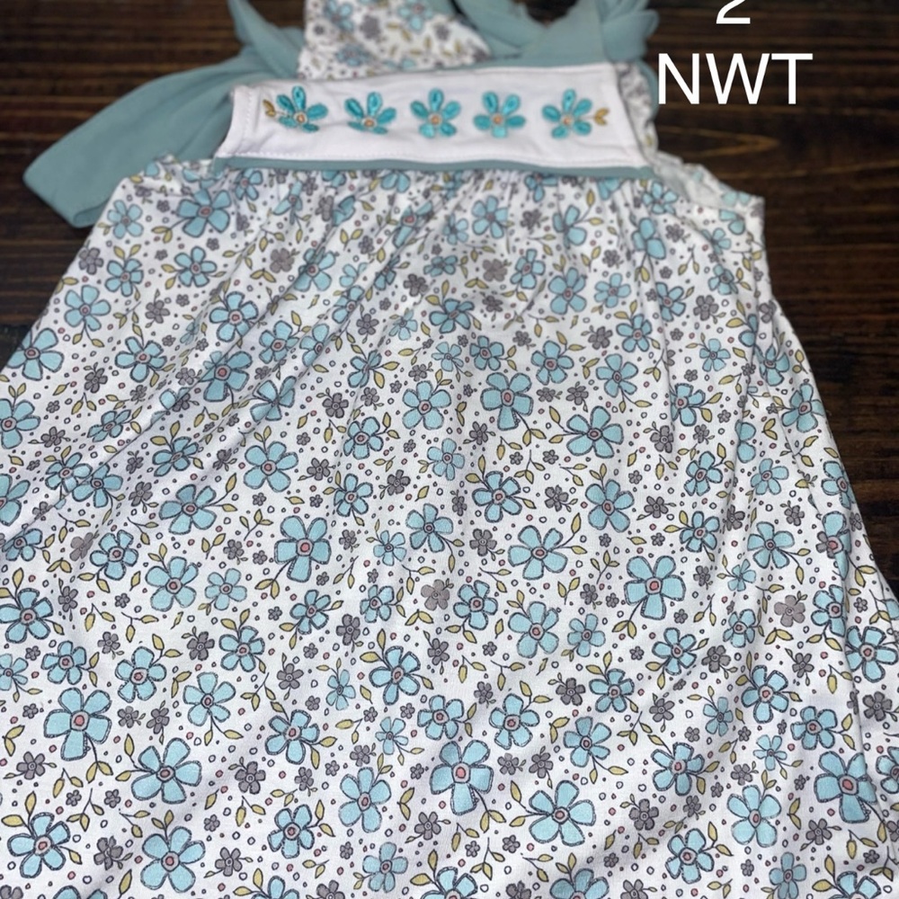 Dress with adjustable straps that tie into bows🩷